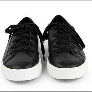 Revitalign Black Alameda Leather Sneakers